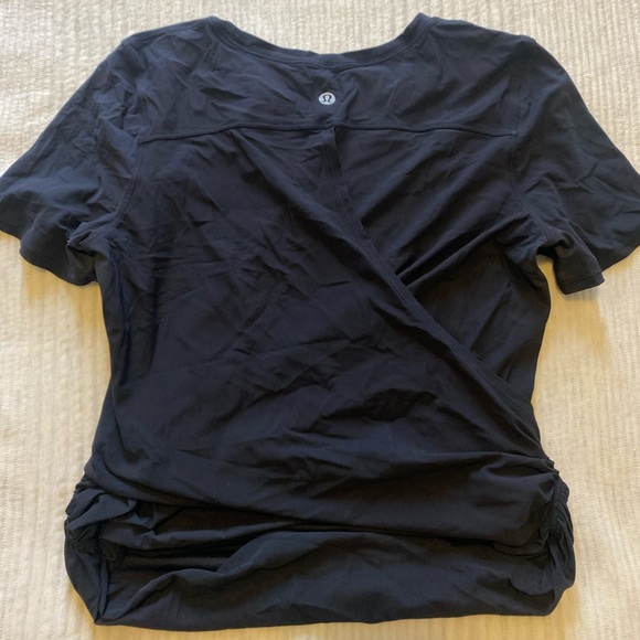 Lululemon short sleeve - Picture 1 of 3